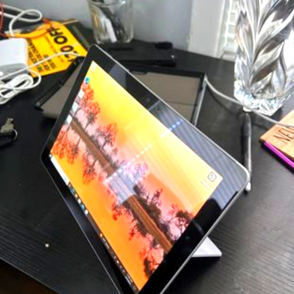 Surface Go Tablet w/keyboard